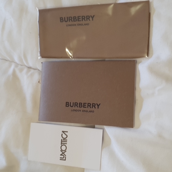 Burberry sunglasses NWT - Picture 2 of 5